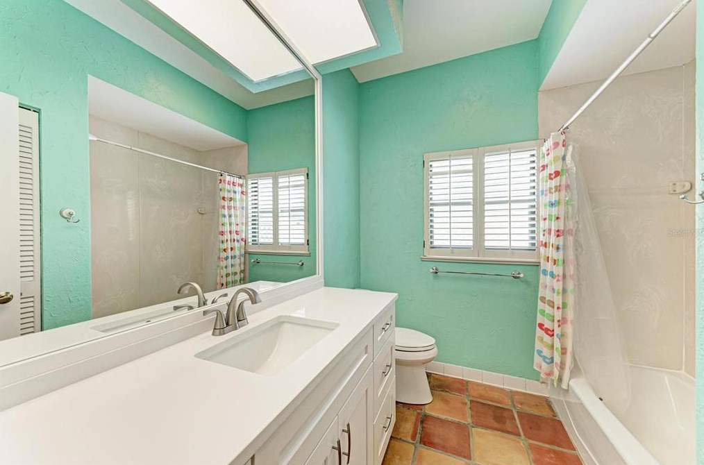 307 Bayside Pkwy, Nokomis FL 34275-3428 exterior