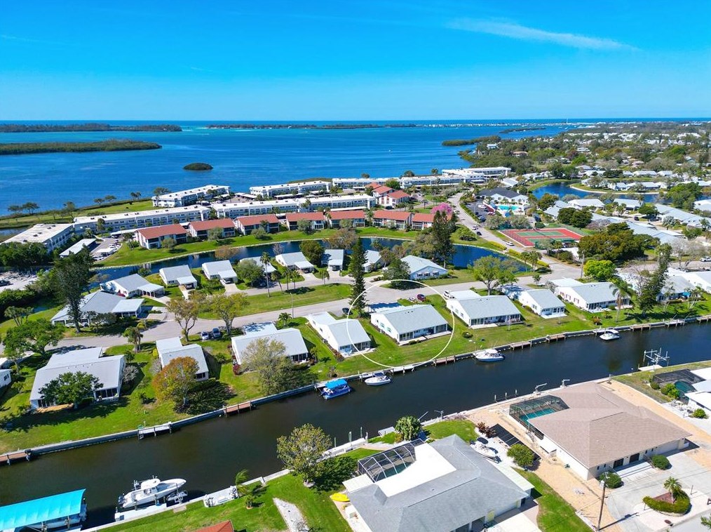4713 Mount Vernon Dr, Bradenton, FL 34210-2038