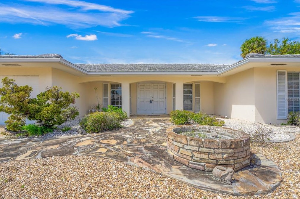 5544 Contento Dr, Sarasota, FL 34242