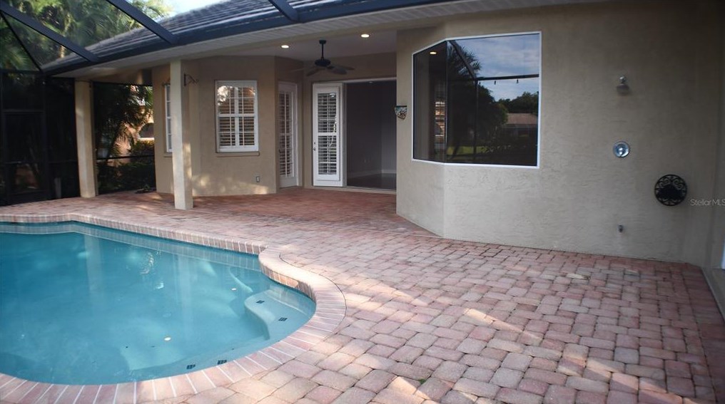 4910 Old Creek Dr, Sarasota, FL 34233