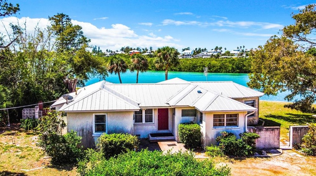 126 Circuit Rd, Nokomis, FL 34275