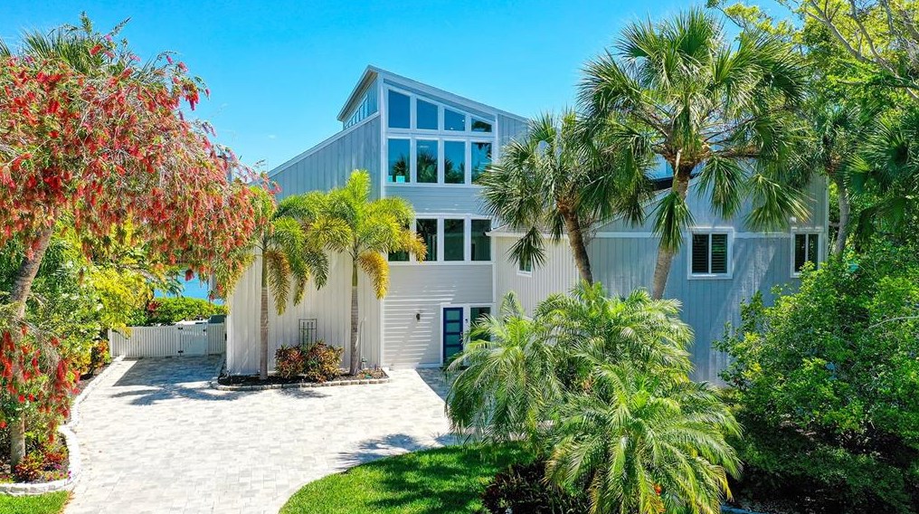 5422 Siesta Cove Dr, Sarasota, FL 34242-1713