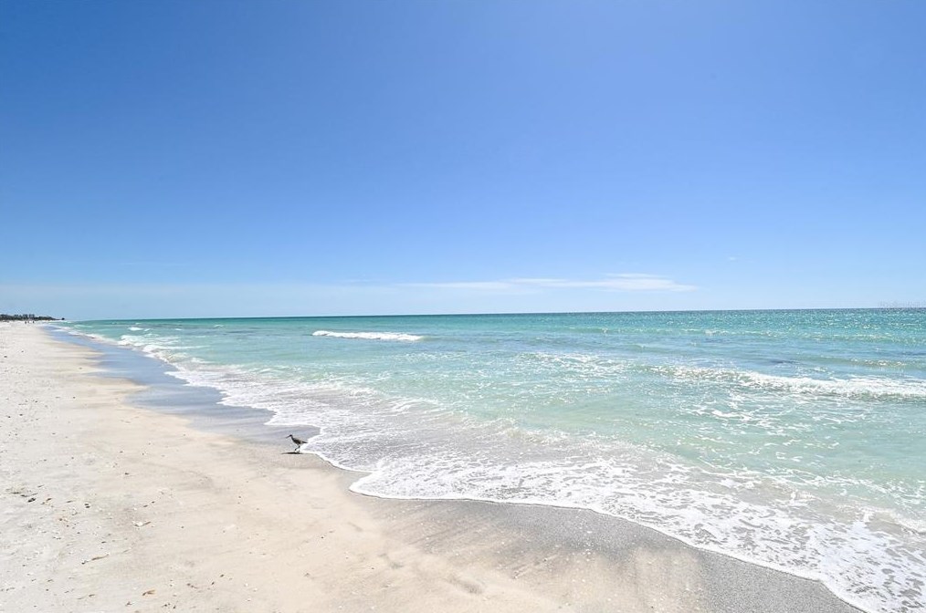 595 Sutton Pl, Longboat Key FL  34228-2341 exterior