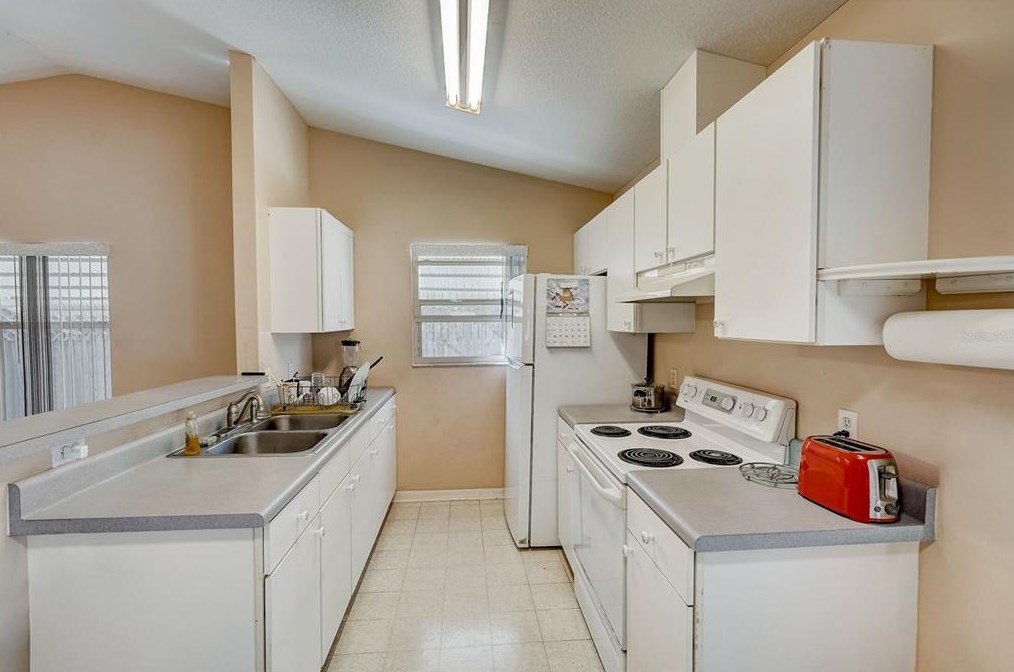 3504 22nd St, Bradenton, FL 34208-4824