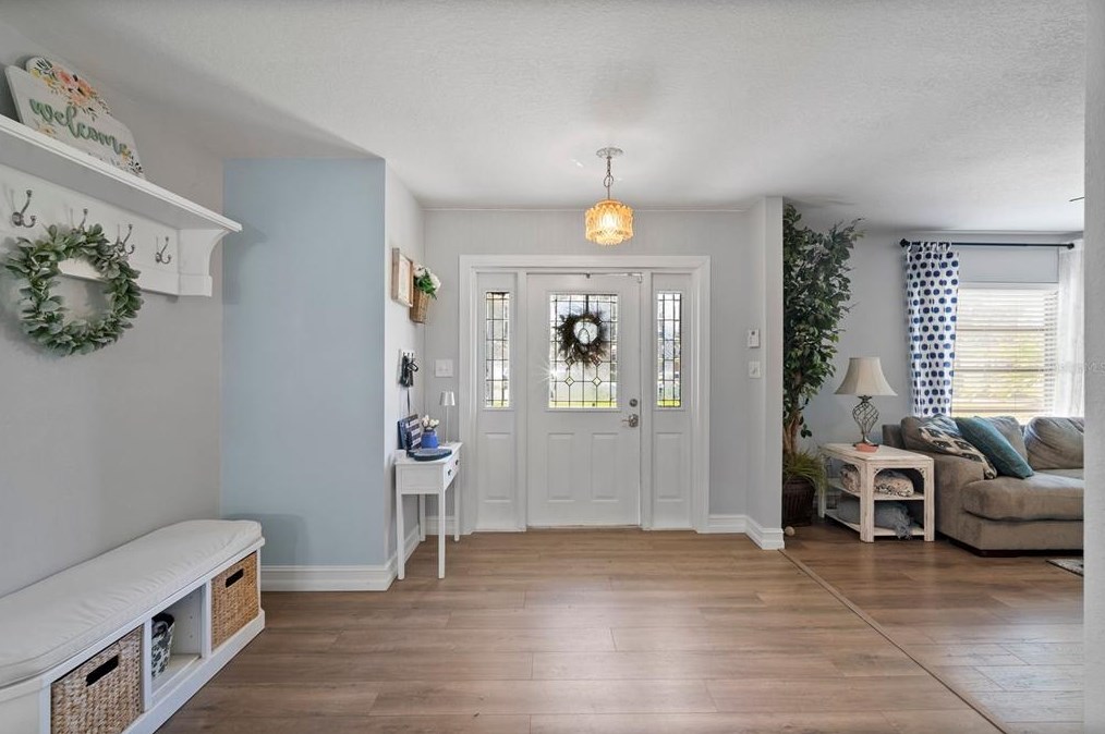 1849 Sandalwood Dr, Sarasota, FL 34231-5329