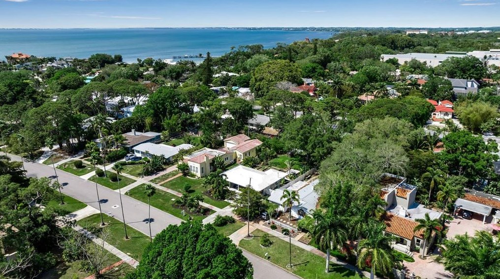 463 Acacia Dr, Sarasota, FL 34234-3701