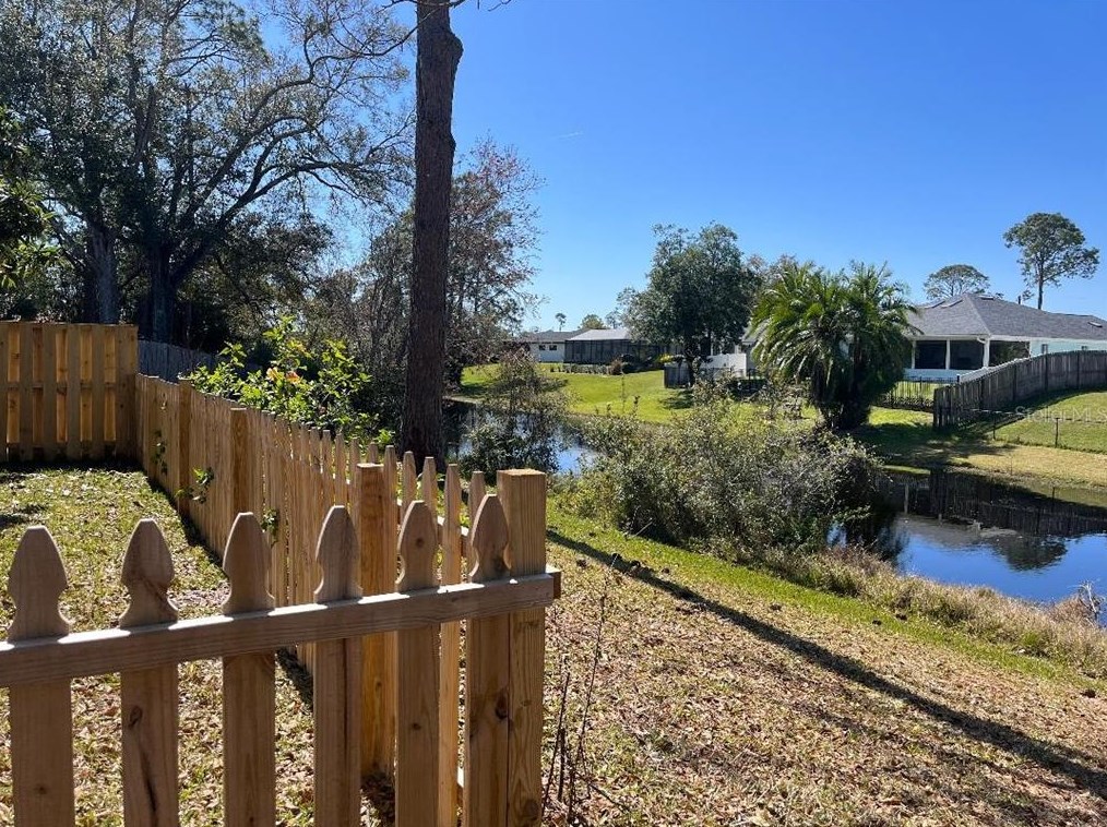 20 Lago Vista Pl, Palm Coast FL  32164-7721 exterior