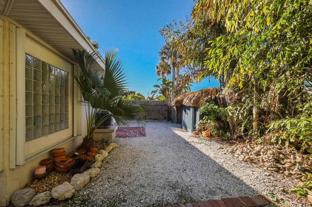 504 71 St, Bradenton Beach FL  34217-1103 exterior