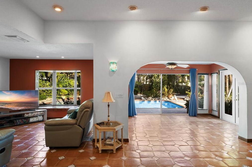 504 71 St, Bradenton Beach FL  34217-1103 exterior