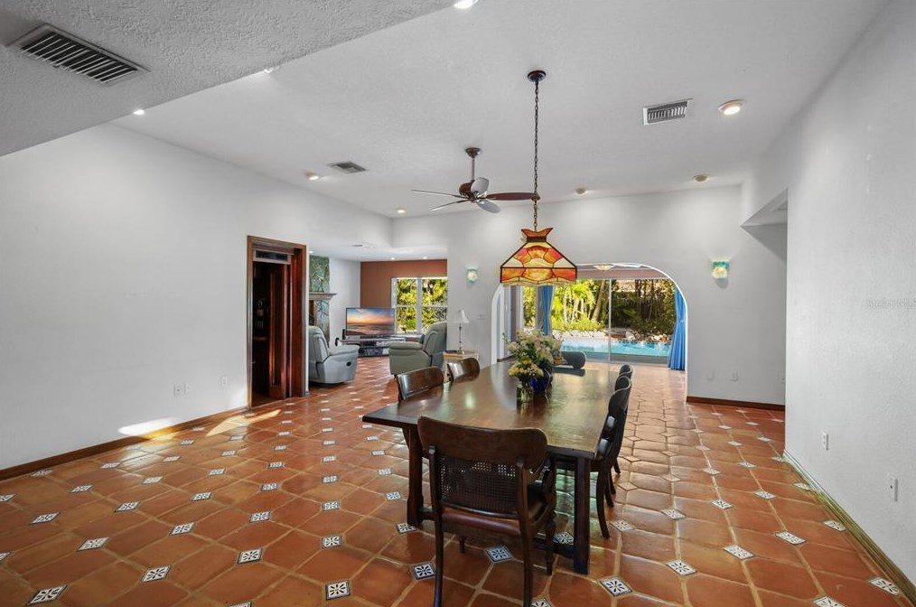 504 71 St, Bradenton Beach FL  34217-1103 exterior