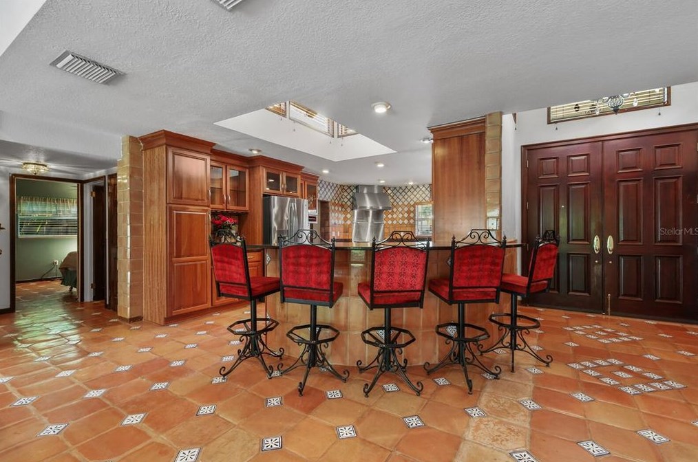 504 71 St, Bradenton Beach FL  34217-1103 exterior