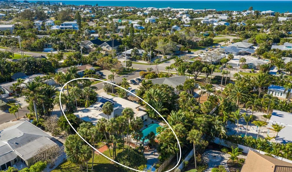 504 71 St, Bradenton Beach FL  34217-1103 exterior