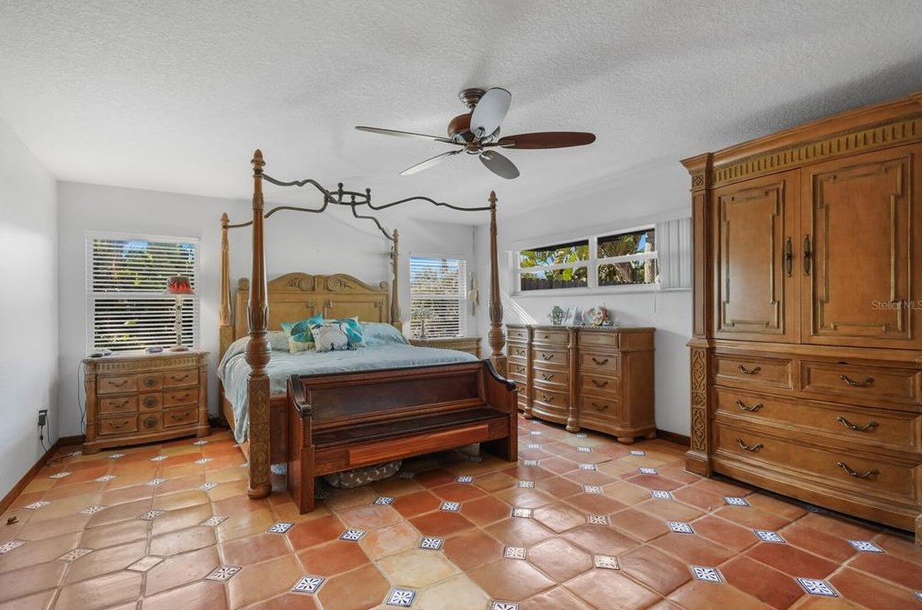 504 71 St, Bradenton Beach FL  34217-1103 exterior
