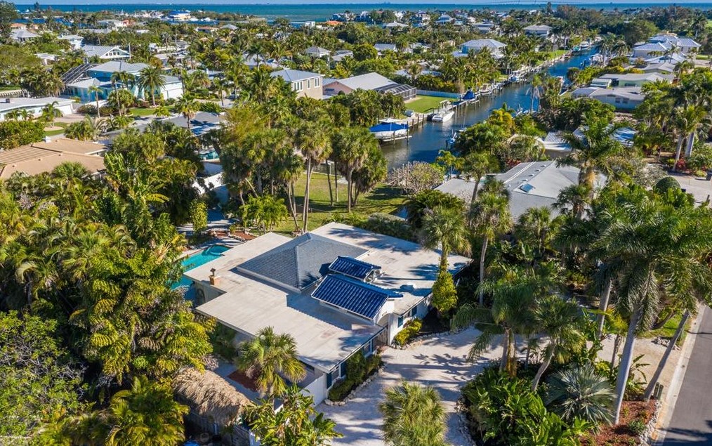 504 71 St, Bradenton Beach FL  34217-1103 exterior