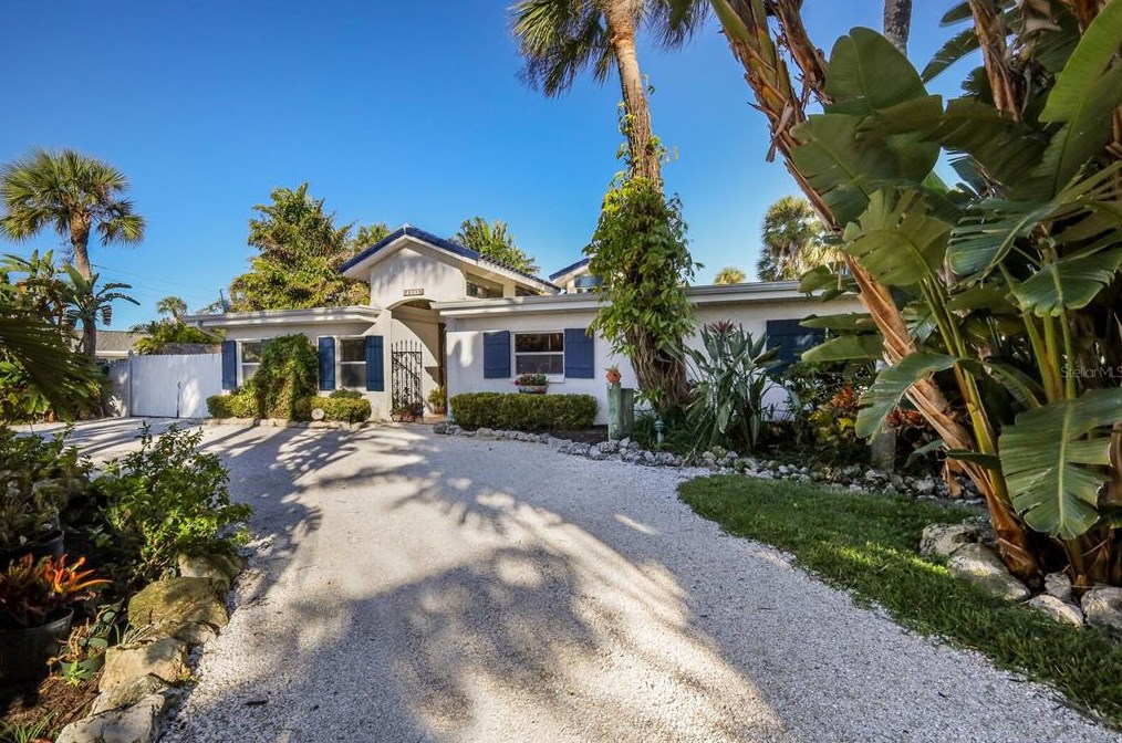 504 71st St, Bradenton Beach, FL 34217-1103