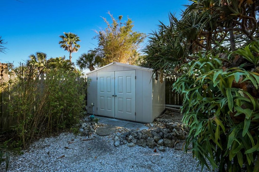 504 71 St, Bradenton Beach FL  34217-1103 exterior