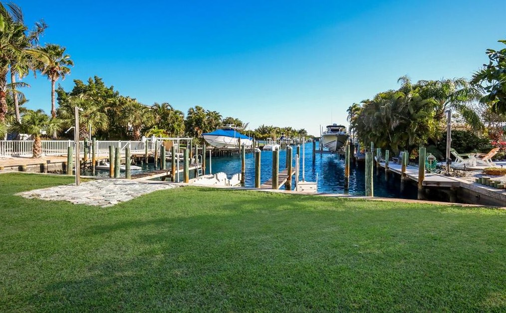 504 71 St, Bradenton Beach FL  34217-1103 exterior