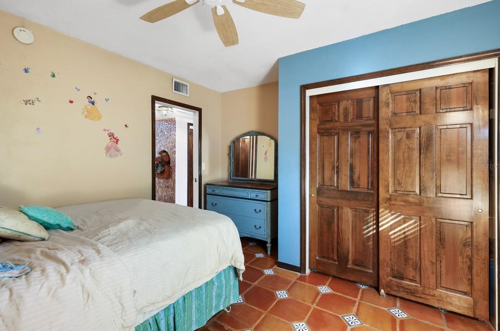 504 71 St, Bradenton Beach FL  34217-1103 exterior
