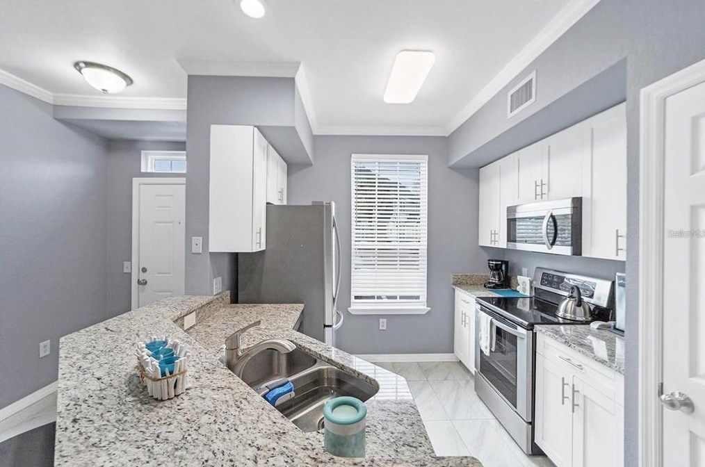 5591 Rosehill Rd, Sarasota, FL 34233-3005