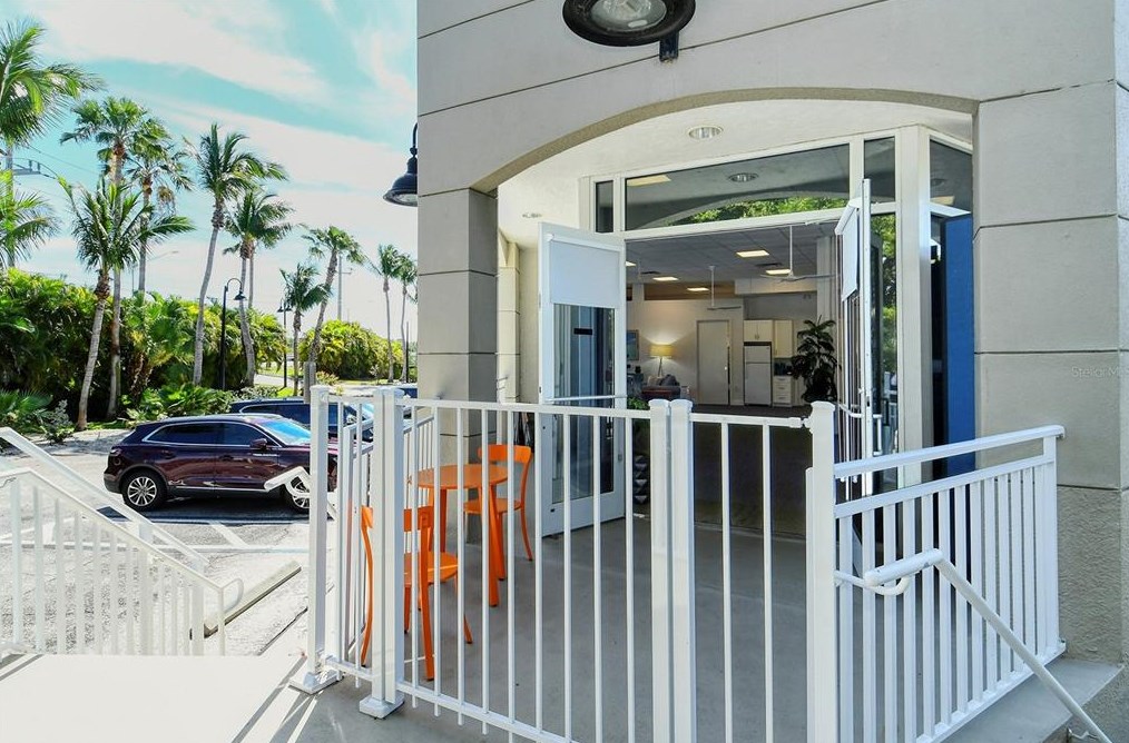 516 Tamiami Trail S #101, Nokomis, FL 34275