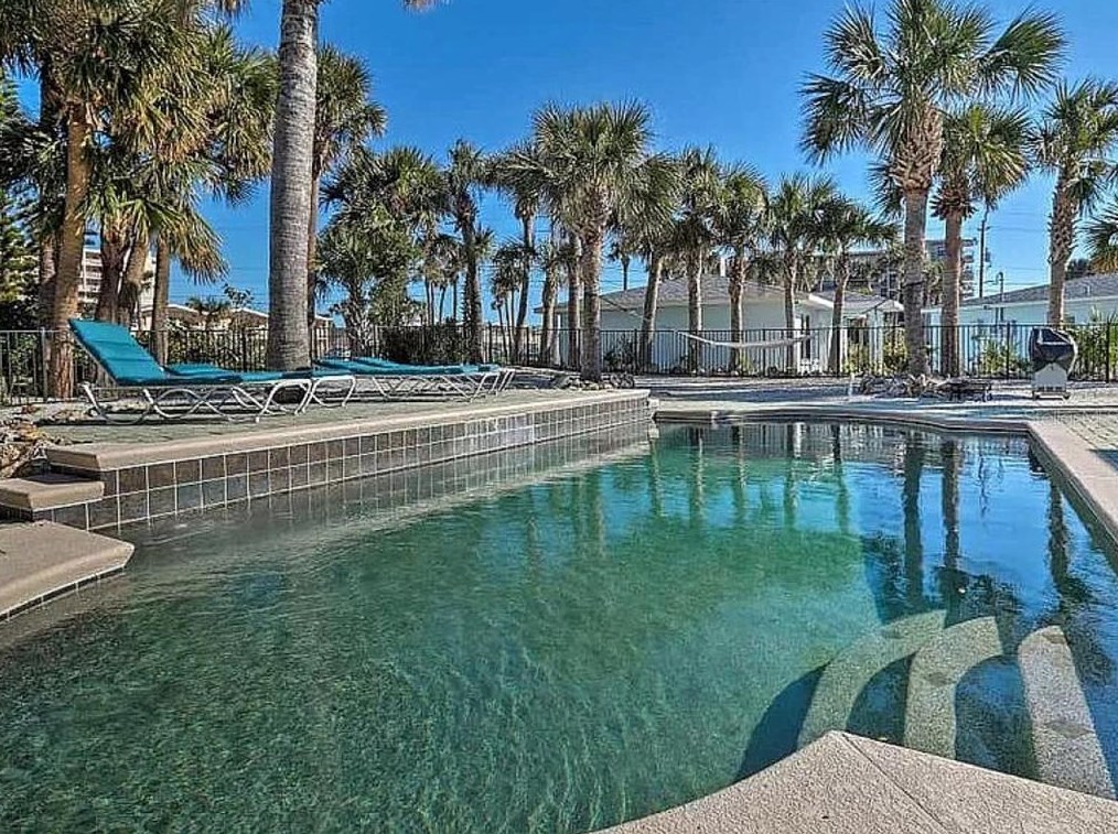 402 Lincoln Ave, New Smyrna, FL 32169-2540