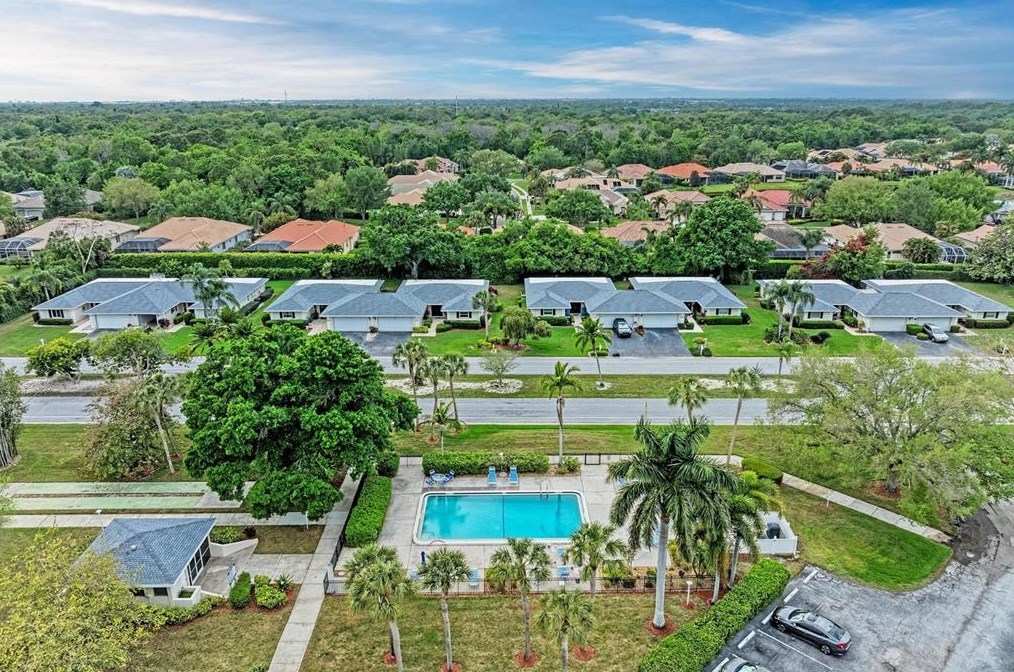 7461 Country Club Dr, Sarasota FL  34243-4510 exterior