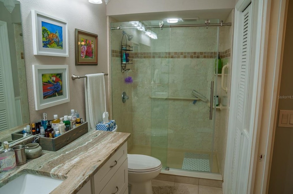 5958 Clubside Dr, Sarasota FL 34243-3165 exterior