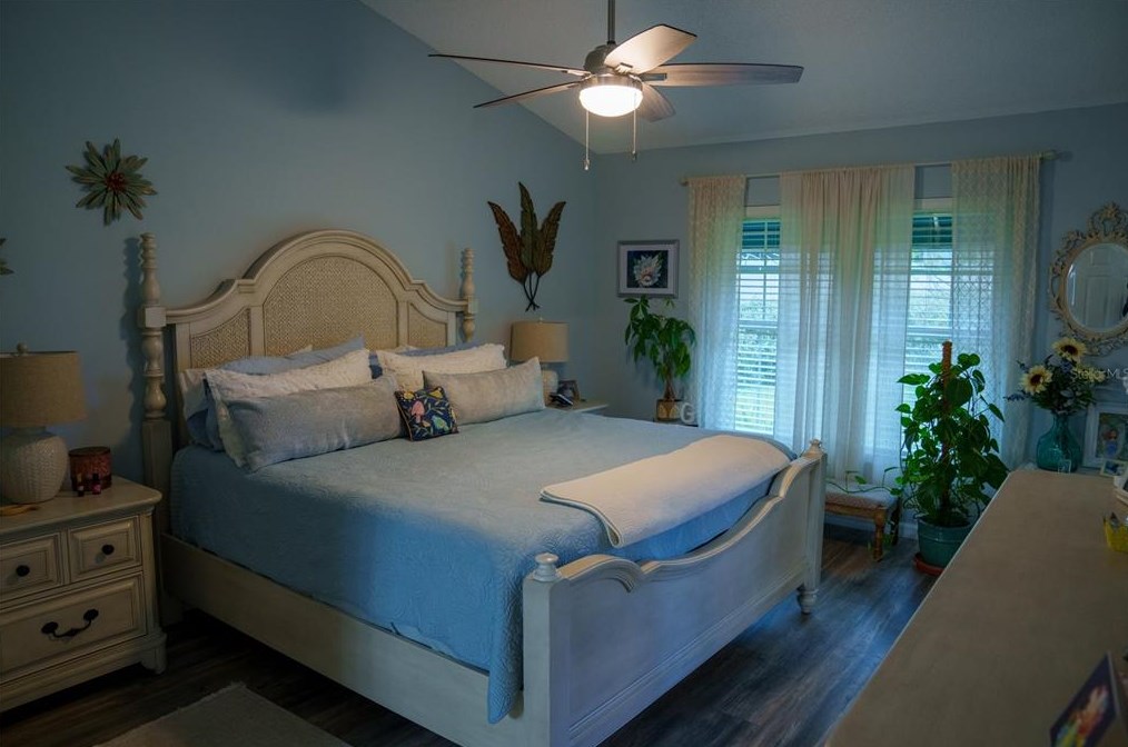 5958 Clubside Dr, Sarasota FL 34243-3165 exterior