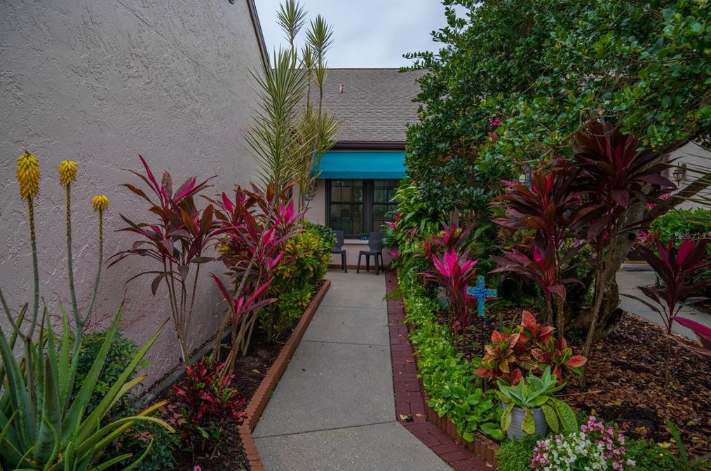 5958 Clubside Dr, Sarasota, FL 34243-3142