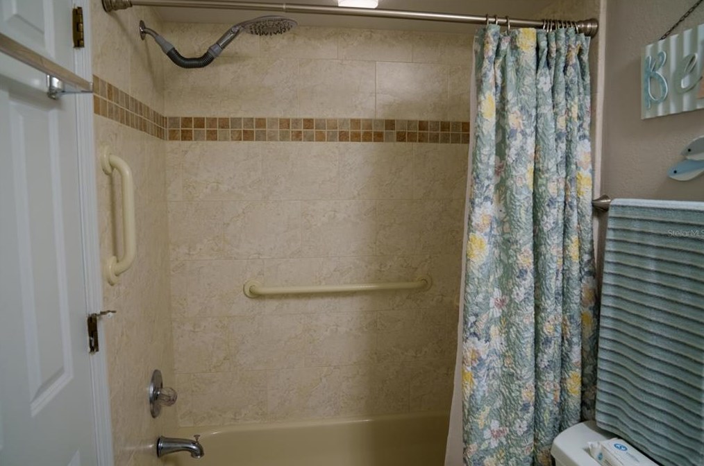 5958 Clubside Dr, Sarasota FL 34243-3165 exterior