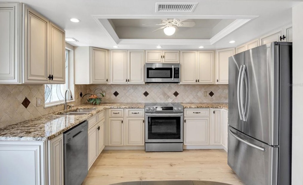 3036 Arapaho St, Sarasota, FL 34231-2541
