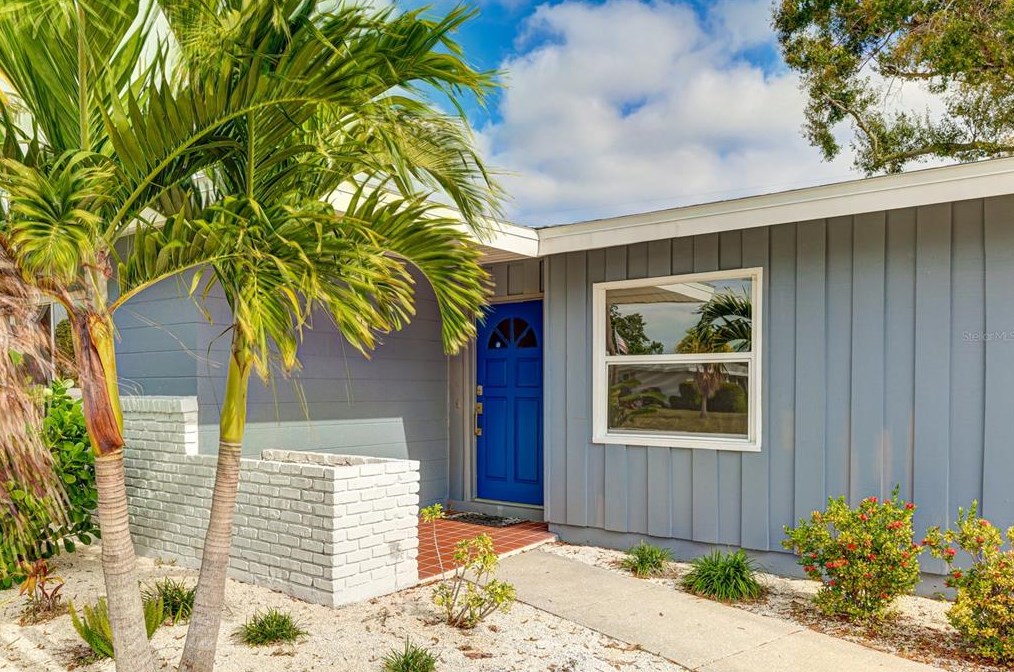 2623 Suncrest Dr, Sarasota, FL 34239