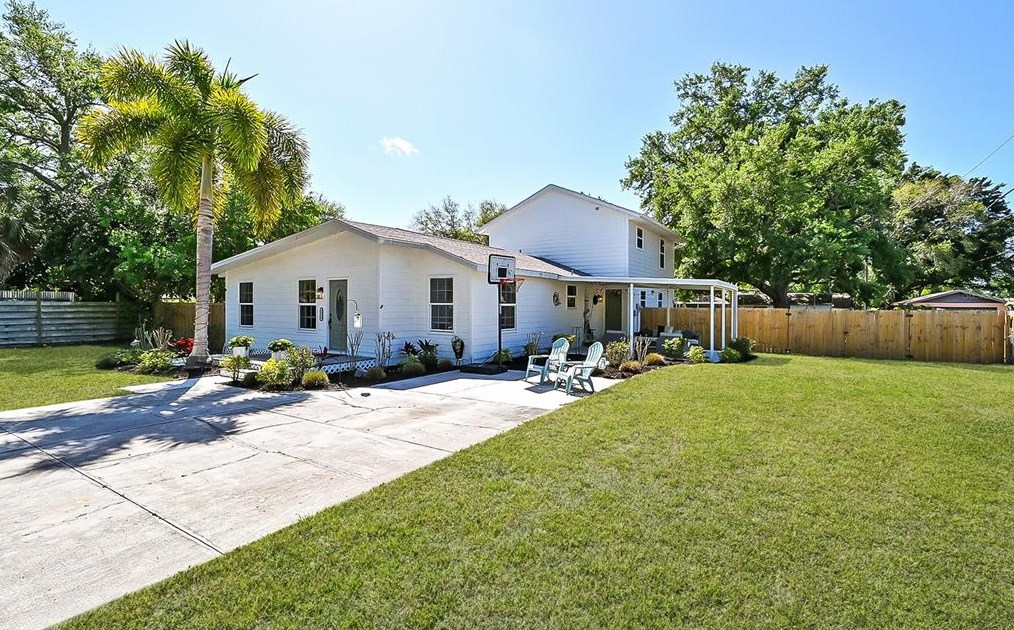 3446 Alderman St, Sarasota, FL 34237-8301
