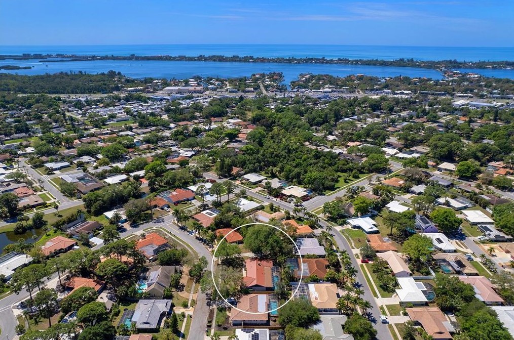 7472 Dickens Dr, Sarasota, FL 34231-7913