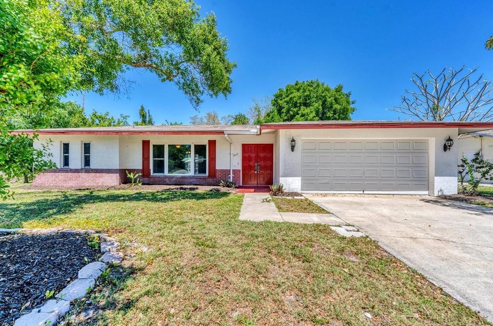 3417 Plantation Dr, Sarasota, FL 34231-8518