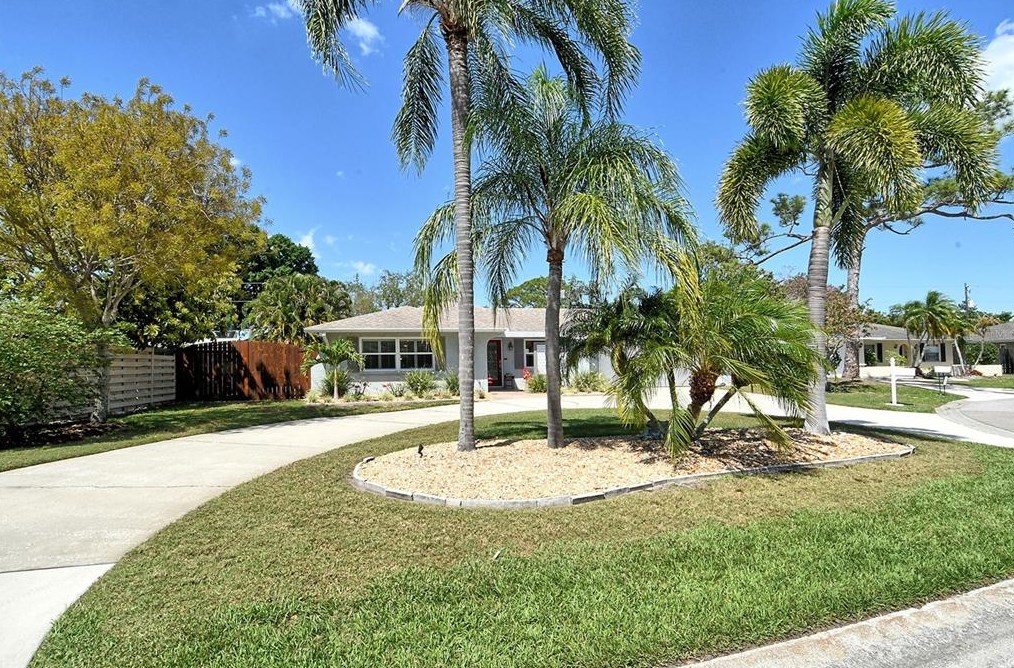 5105 Medalist Rd, Sarasota, FL 34243-4738