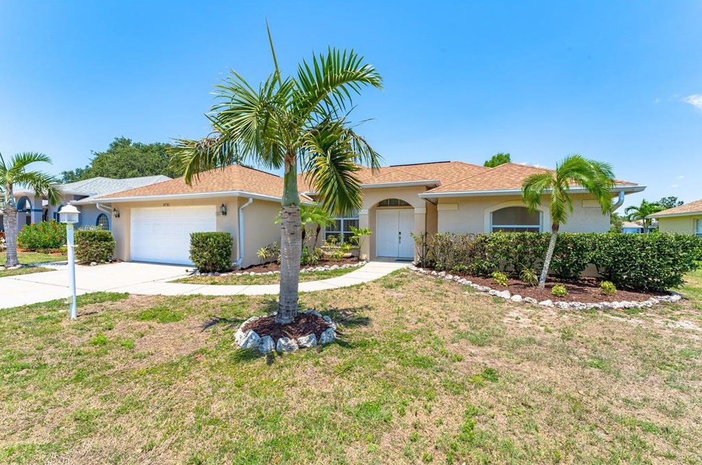 5761 Stone Pointe Dr, Sarasota, FL 34233-3544