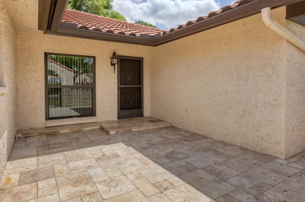 5489 Golf Pointe Dr, Sarasota, FL 34243-3646