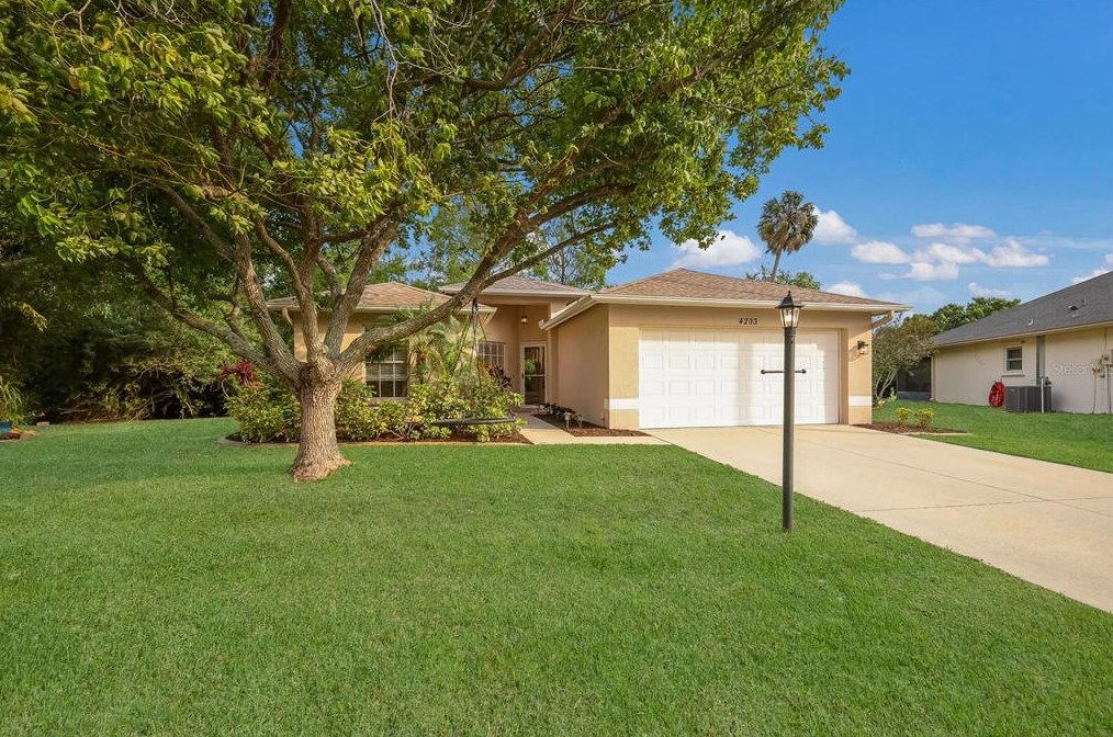 4203 70th Dr, Sarasota, FL 34243-5177