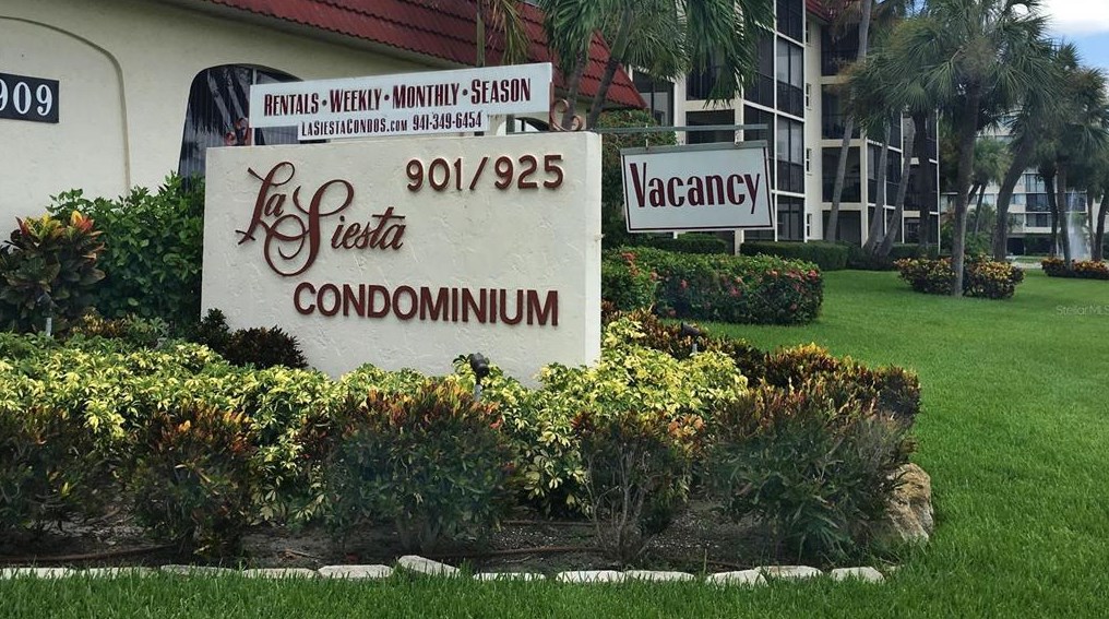 915 Beach Rd, Sarasota, FL 34242-2115