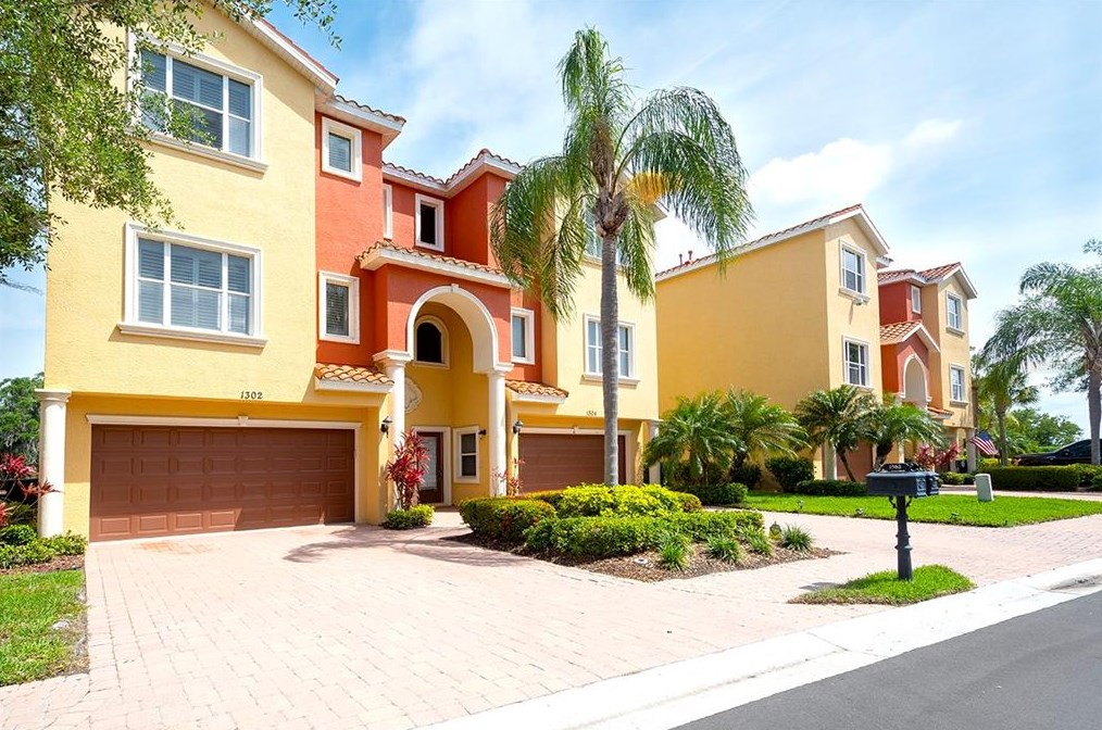 1302 3rd Street Cir, Palmetto, FL 34221-4240