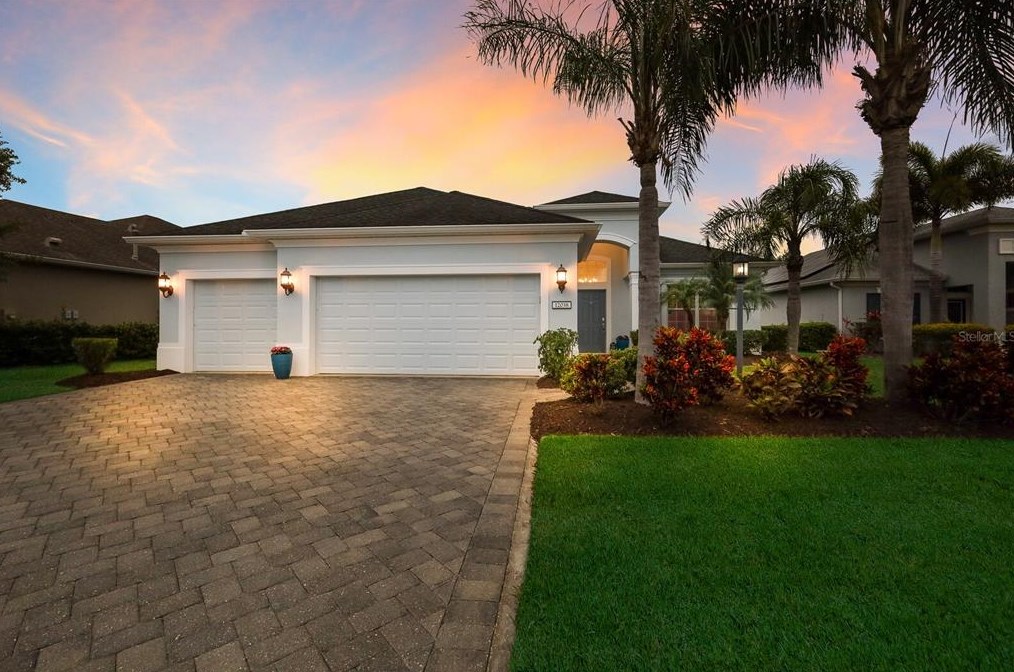 12038 Forest Park Cir, Bradenton, FL 34211