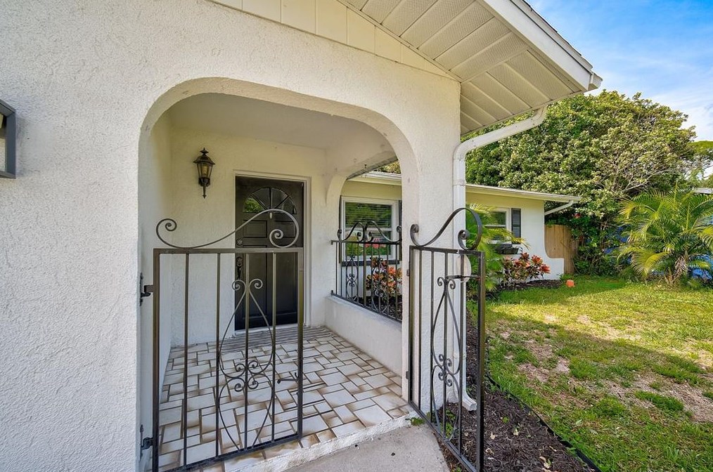 3954 Corona Ln, Sarasota, FL 34232-3710