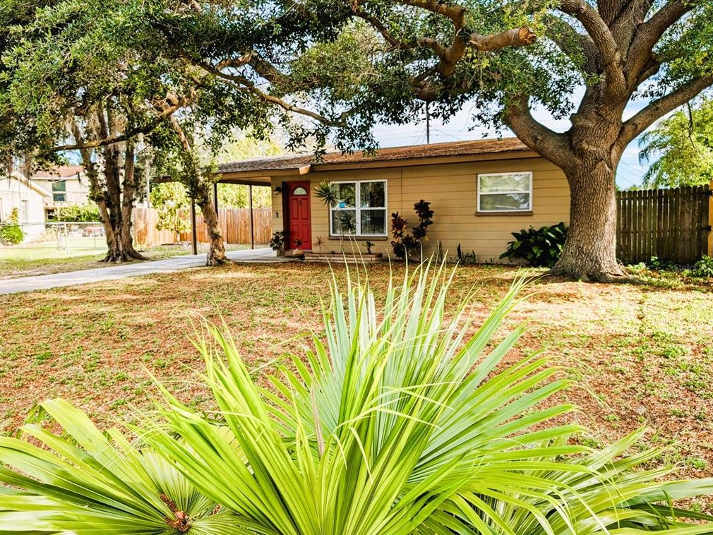 2068 Garden Ln, Bradenton FL  34207-8553 exterior