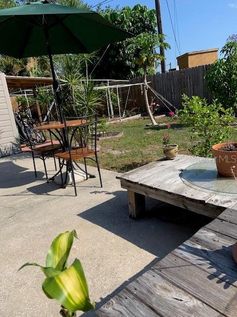 2068 Garden Ln, Bradenton FL  34207-8553 exterior