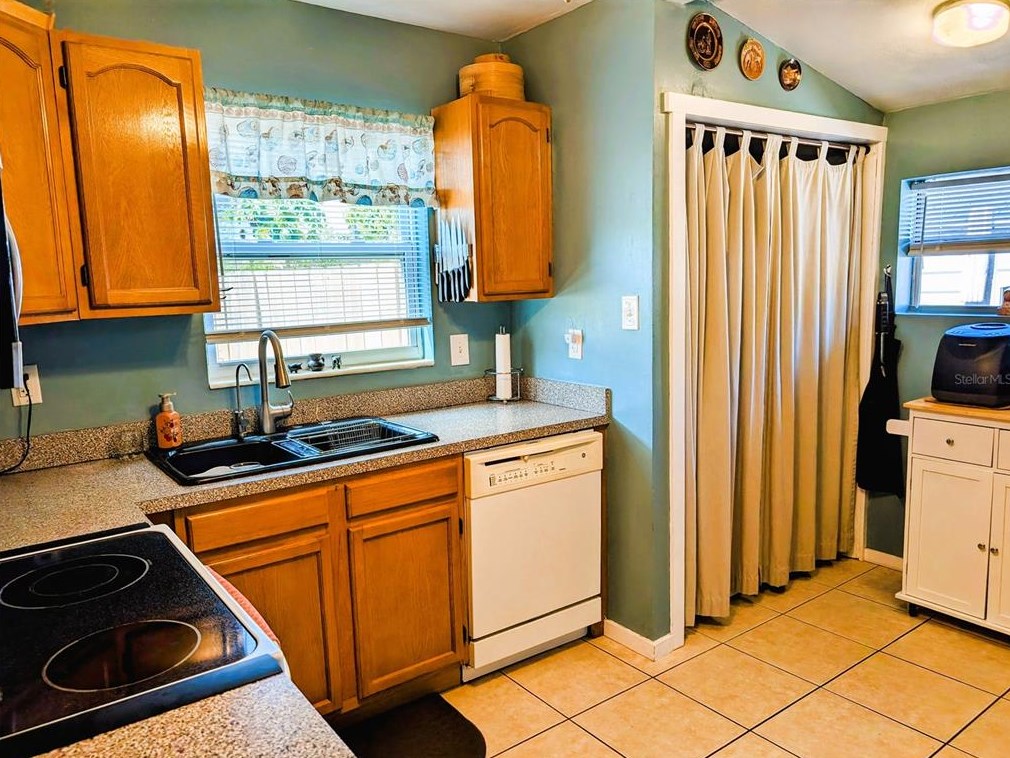 2068 Garden Ln, Bradenton FL  34207-8553 exterior