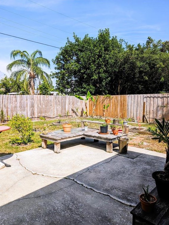 2068 Garden Ln, Bradenton FL  34207-8553 exterior