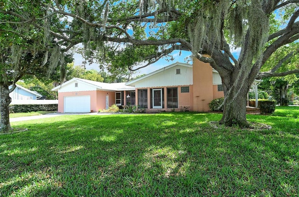 4700 Bay Shore Rd, Sarasota, FL 34234-4528