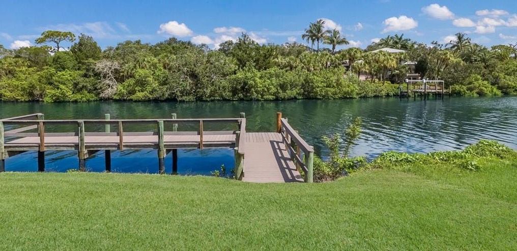 5424 America Dr, Sarasota, FL 34231
