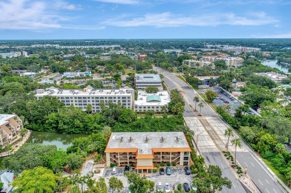 1650 Pine Tree Ln #104, Sarasota, FL 34236